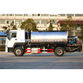 China heay duty sinotruck howo heated asphalt tanker truck with Left hand drive and RHD